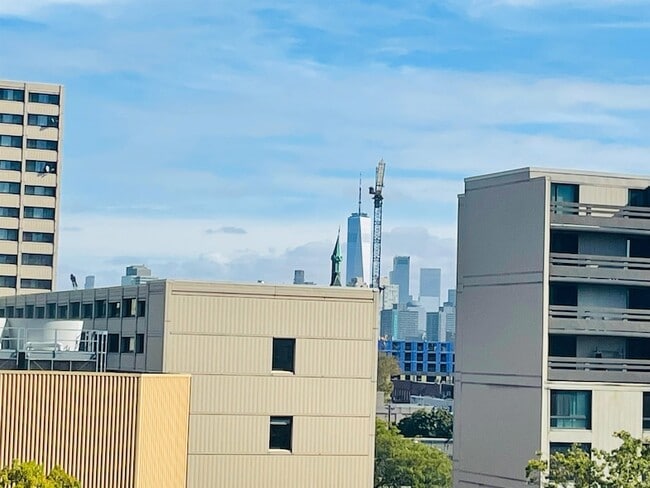 Building Photo - 10 Huron Ave