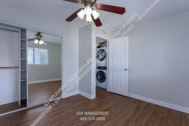 Building Photo - Condo with Pool, Washer & Dryer, Hardwood ...