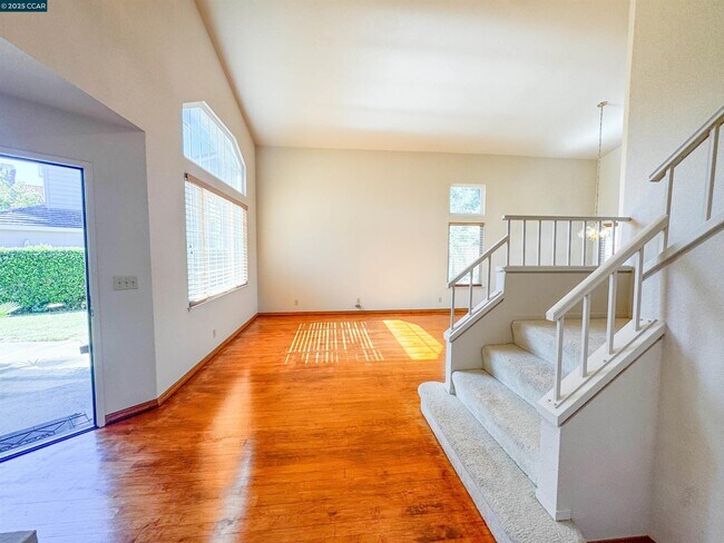 Building Photo - 115 Bermuda Ct