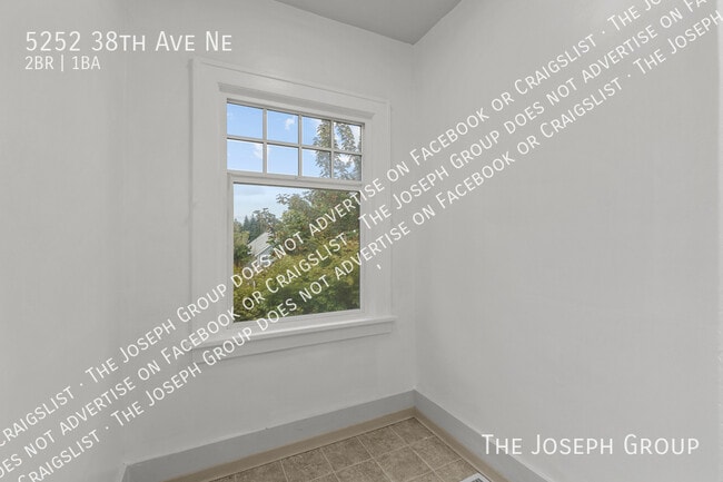 Building Photo - 5252 38th Ave NE