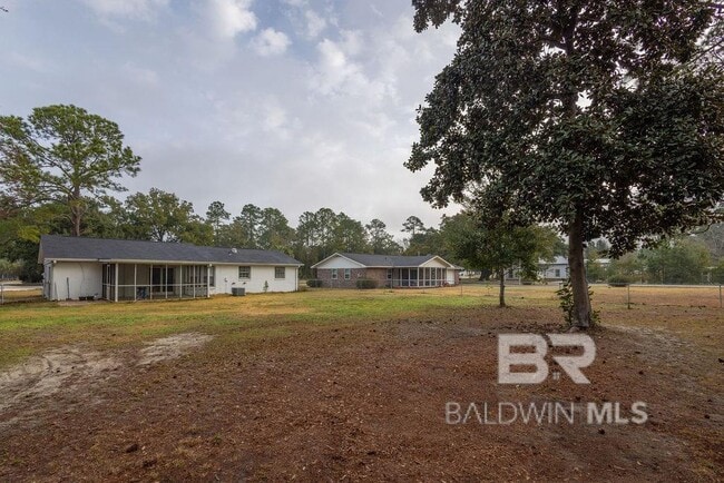 Building Photo - 409 W Canal Dr