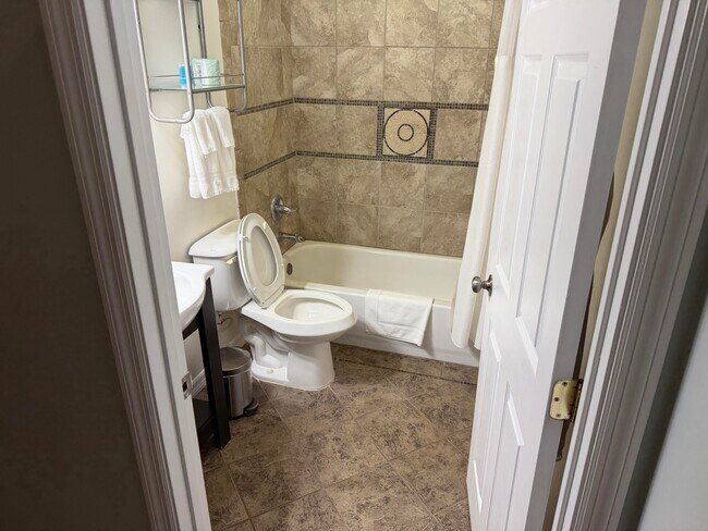 Building Photo - 3350 NE Indian River Dr