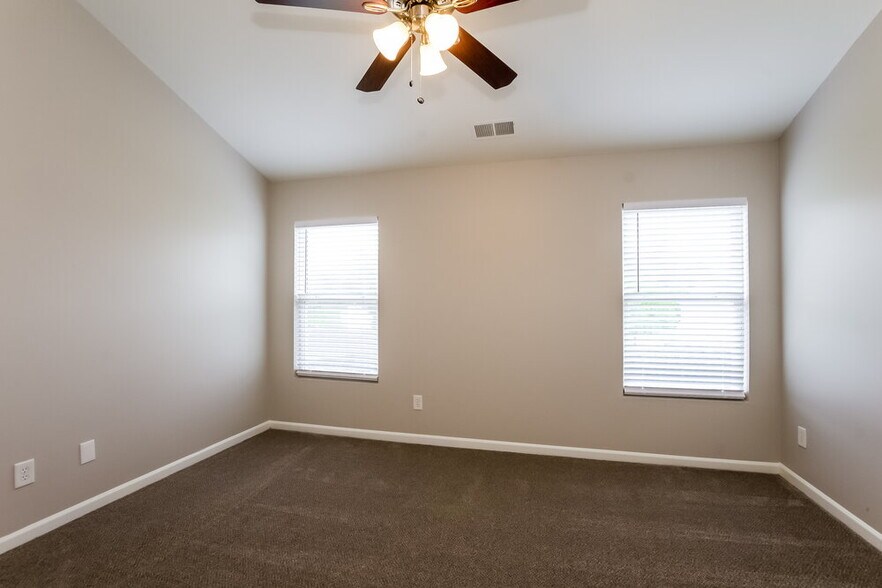 Building Photo - 717 Aberdeen Glen Pl