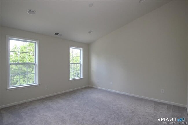 Building Photo - 10 Moorland Dr