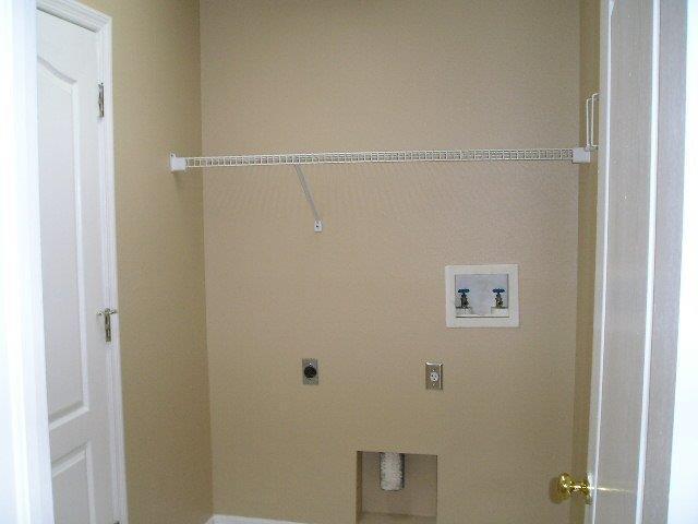 Building Photo - 3-Bed, 2-Bath, 2- Car Garage in Valrico