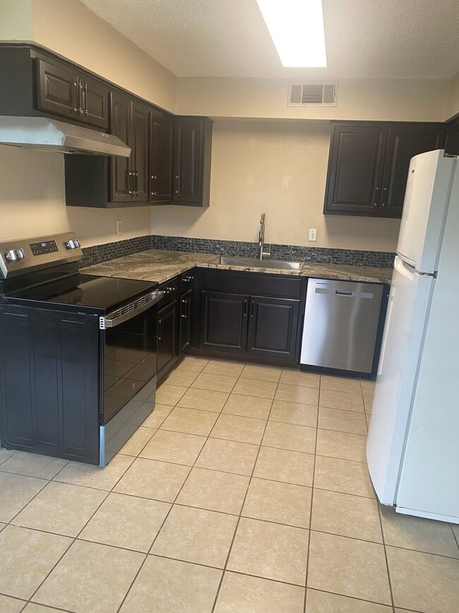 Primary Photo - 3024 Tudor Ln