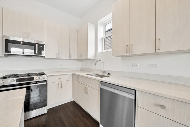 Building Photo - 1952 W Ohio St