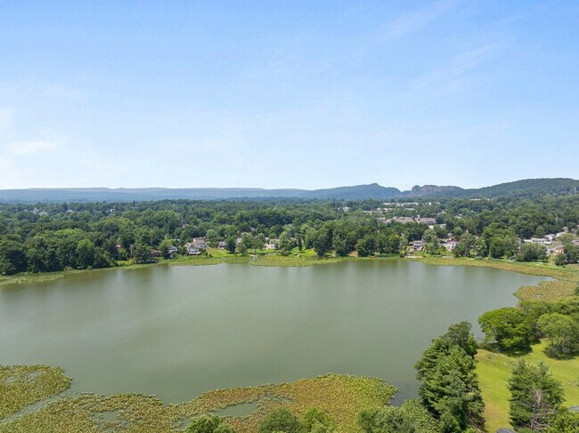 Building Photo - 30 U.S. 9W-SI ID1466753P