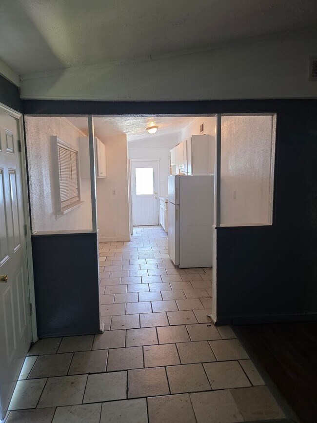 Building Photo - Nice 3BD/1BA