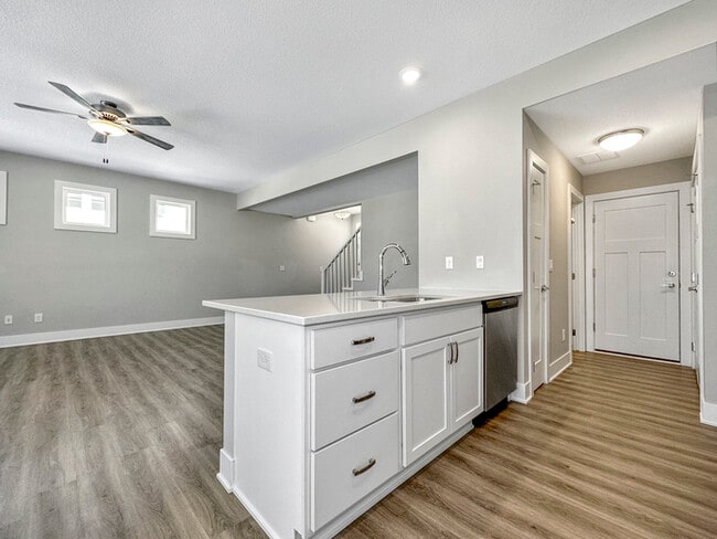 Building Photo - 1404 Primrose Ln