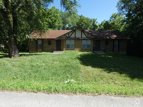 Building Photo - Home in Pleasant Valley!