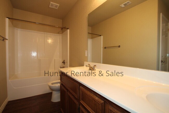 Building Photo - Spacious 2-bedroom!!!