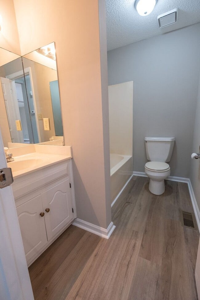 Building Photo - 125 Honeytree Dr