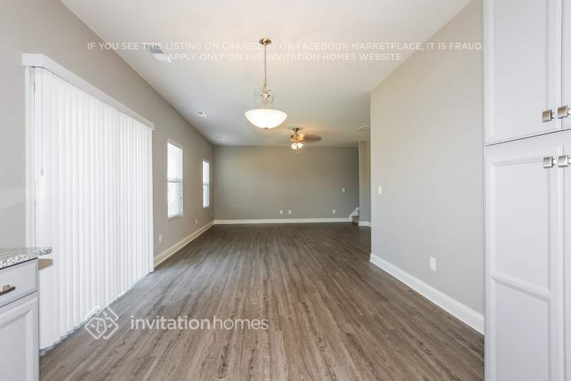 Building Photo - 5305 Roberta Crossing Dr