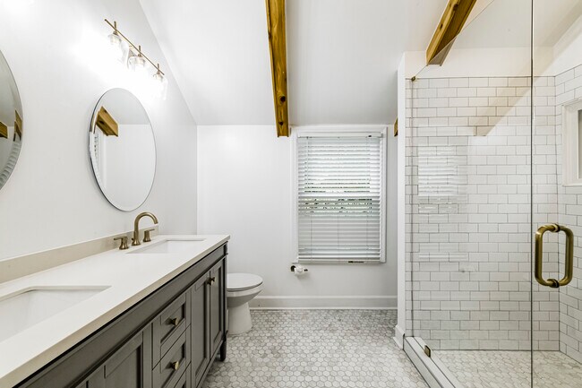 Building Photo - 2291 Strathmore Dr NE