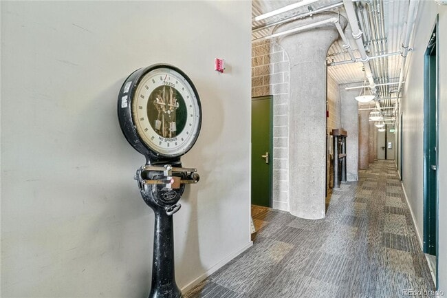 Building Photo - 1 BED 1 BATH 2 PARKING SPOTS ACROSS FROM ROCKIE'S STADIUM!