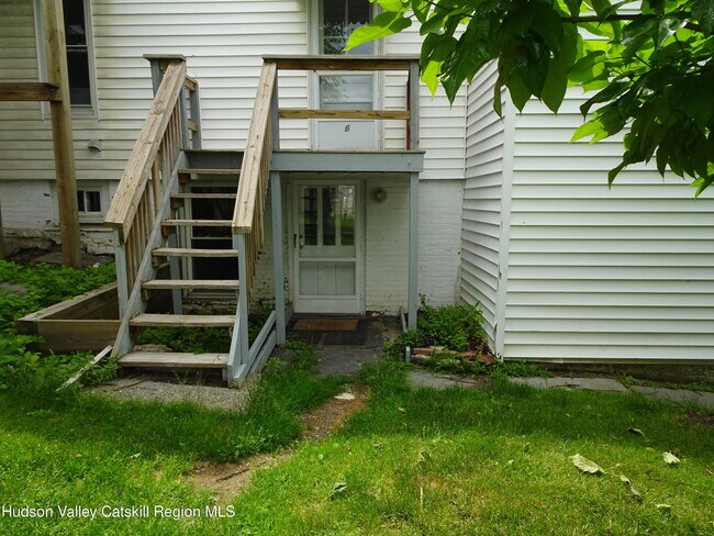 Building Photo - 921-923-923 Columbia St