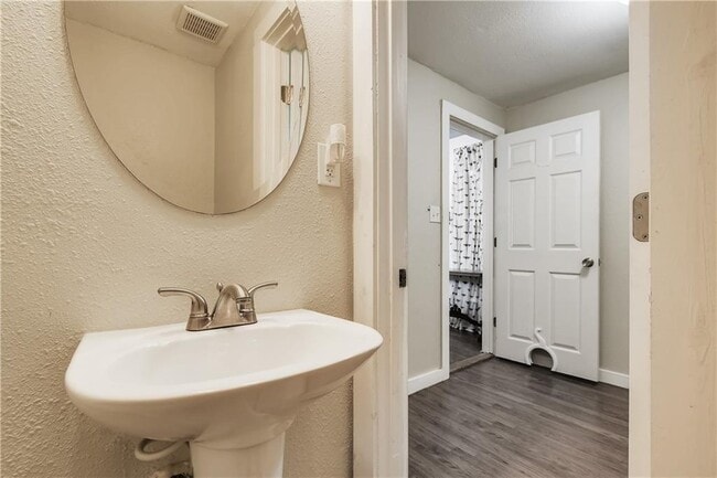 Building Photo - 1319 Davis St