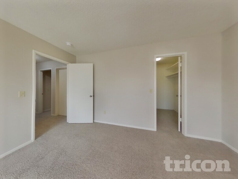 Building Photo - 619 E 24th St