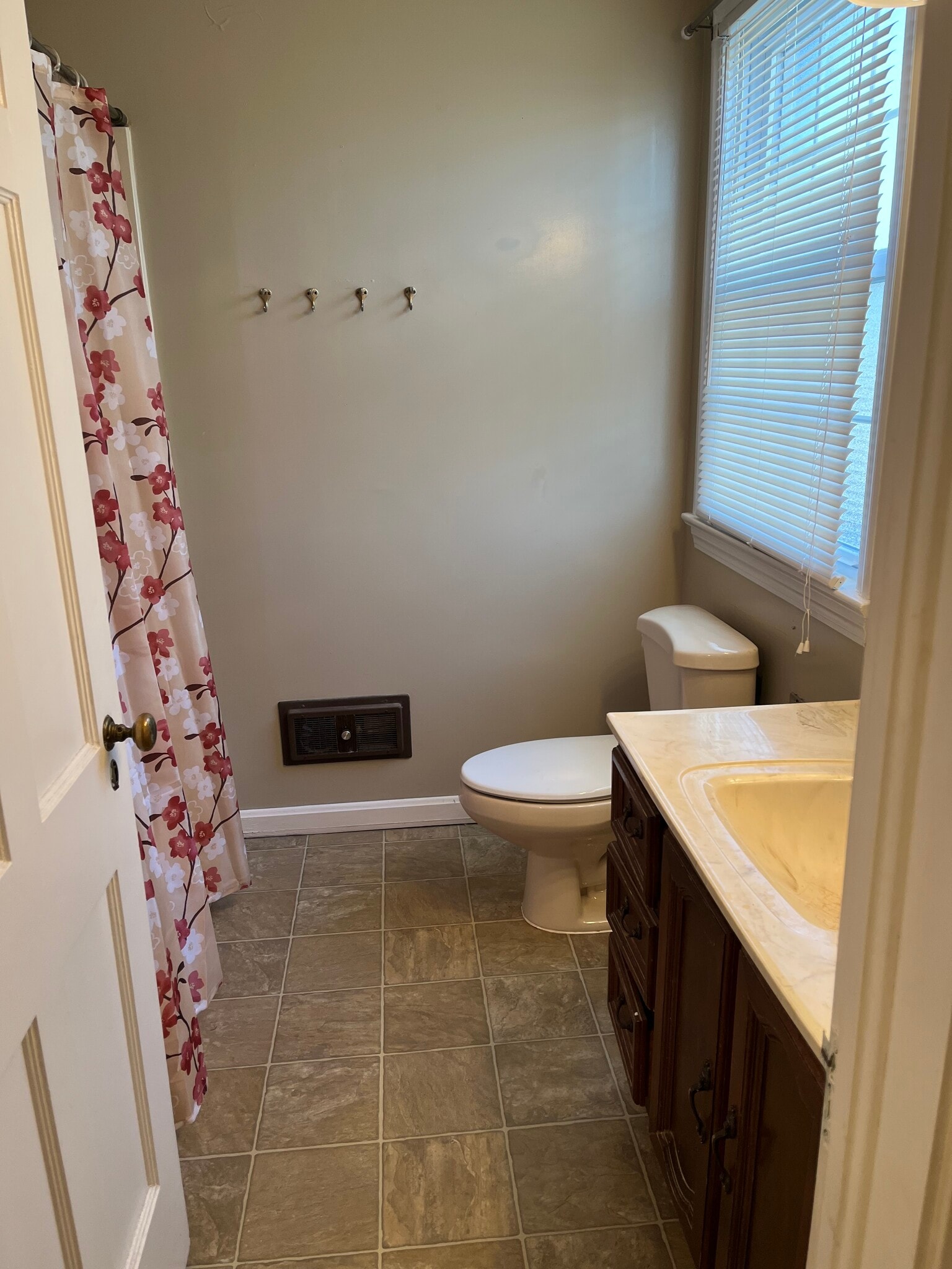 Upstairs Bath - 34 Shadyside Dr