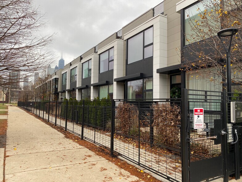 Building Photo - 435 W Hobbie St