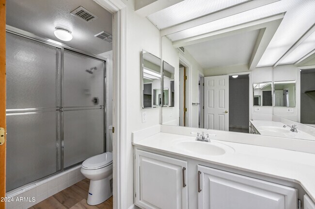 Building Photo - 17404 N 99th Ave