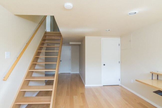 Building Photo - 3Bd/2Ba Seattle Home