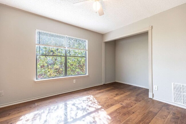 Building Photo - 8423 Parry Path