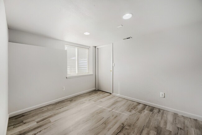 Building Photo - 4757 S Jason St
