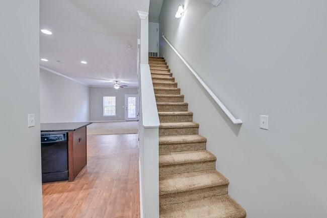 Building Photo - Adderman Point- 2 bed/2.5 bath Apartment