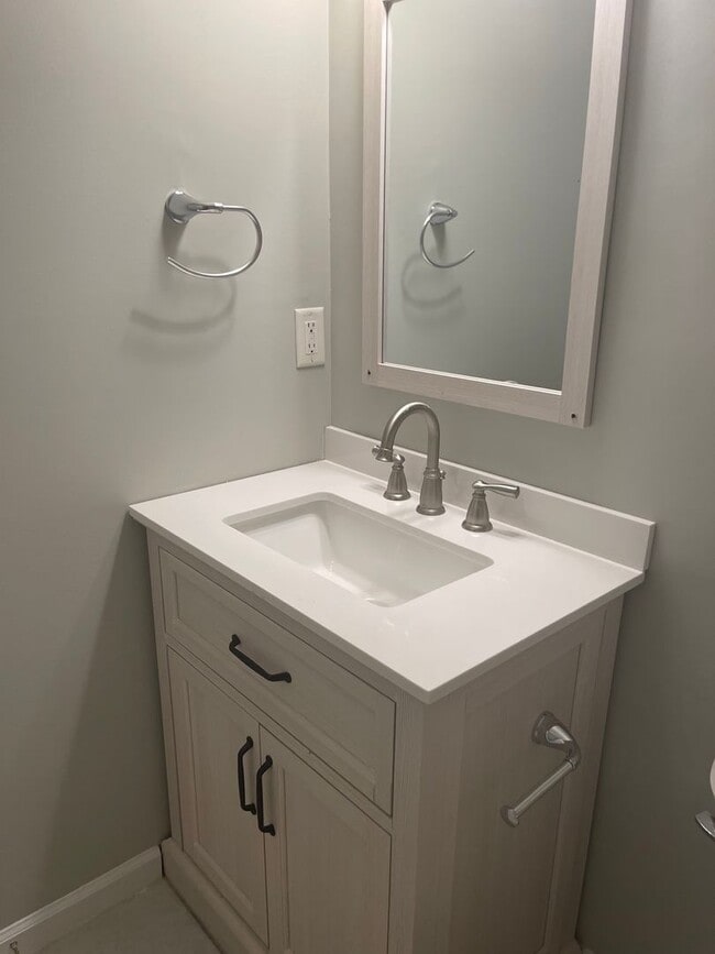 Building Photo - 267 Windridge Dr