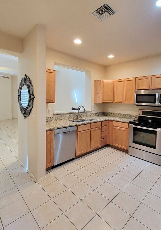 Building Photo - Pet friendly Civano home