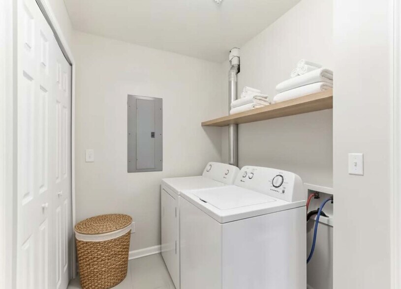 Building Photo - 2808 Colfax Ave South