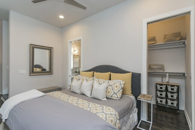 Building Photo - 1064B 2nd Ave S