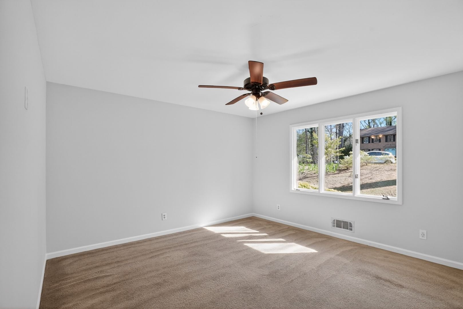 Building Photo - 194 Millbrook Farm Rd