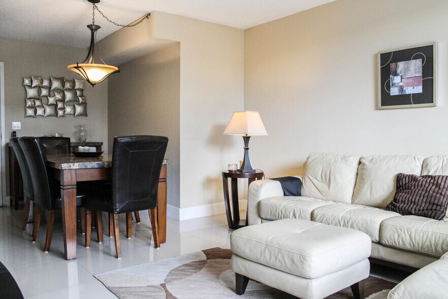 Building Photo - 1830 Embassy Dr