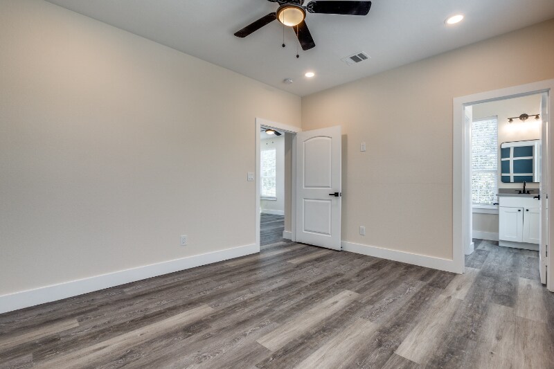 Building Photo - 511 N Davis Dr