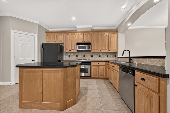 Building Photo - 4307 Lake Walk Ct