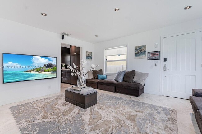 Building Photo - 1622 Mayo St