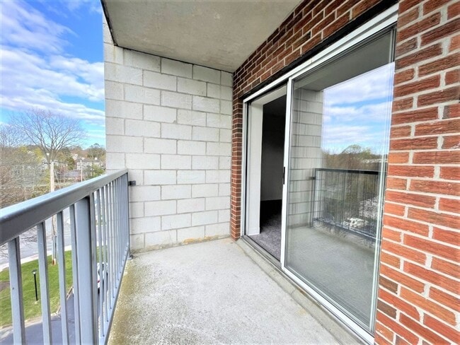 Building Photo - 580 Salem St