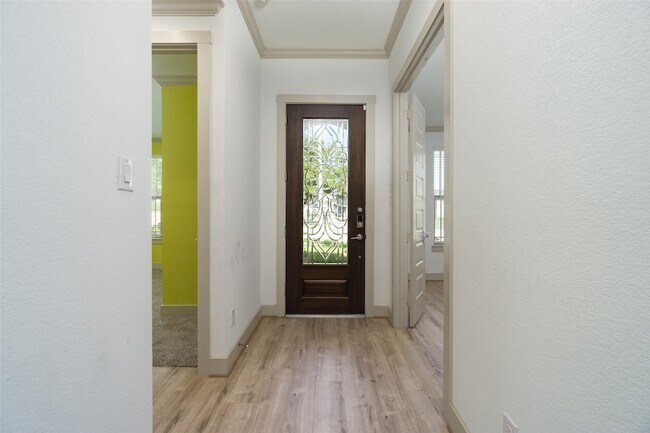 Building Photo - 2572 Ravenna Ct