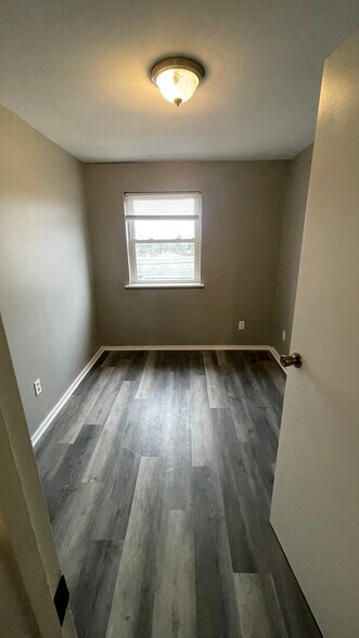 Building Photo - 2311 Grandview Ave