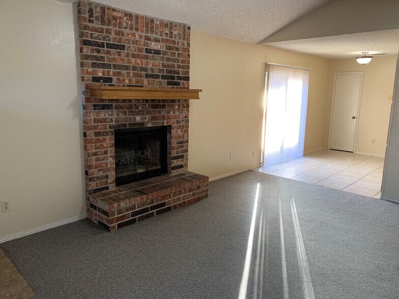 Living Room - 431 N Wilhite St