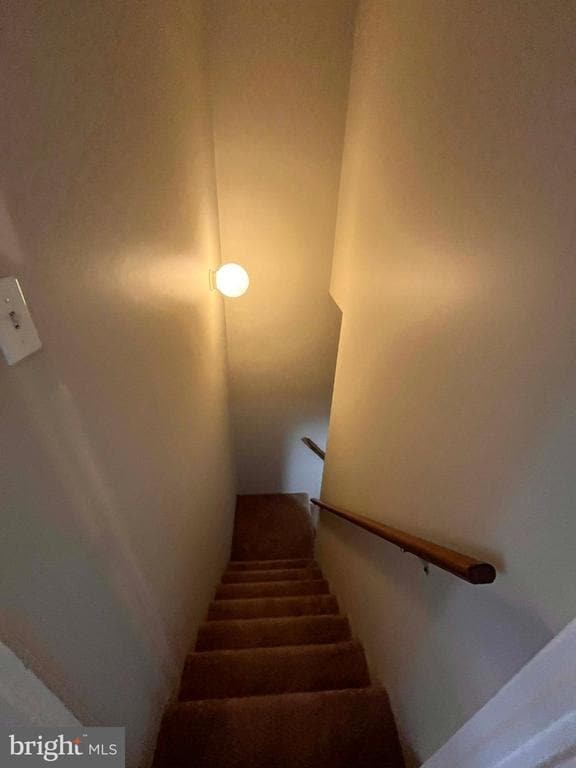 Building Photo - 405 E Spruce St