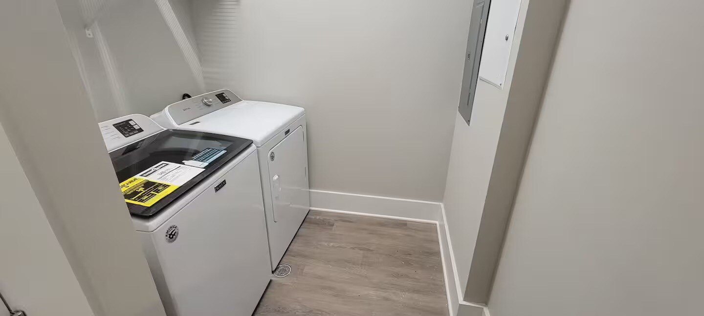 Building Photo - 1208 Commerce St