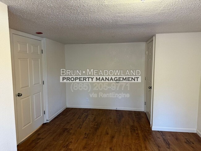 Building Photo - 502 E Red Bud Rd