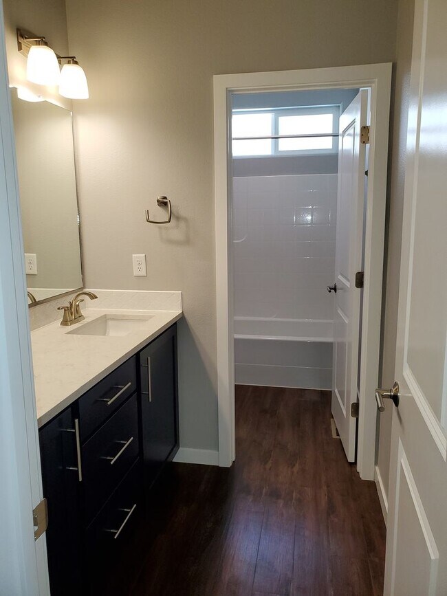 Building Photo - Immaculate Custom 3 bdrm Home for rent in the Montrose developement!