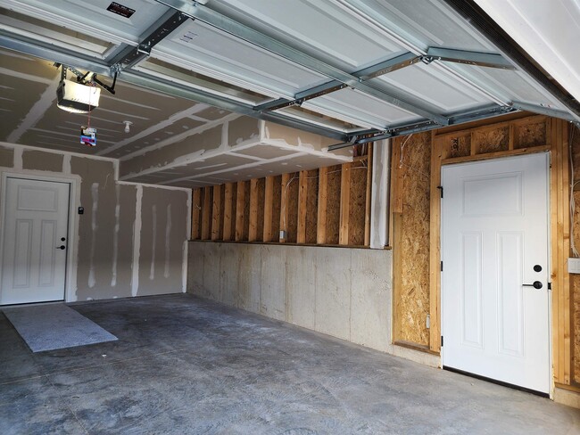 Building Photo - 4857 Lacy Rd