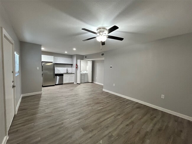 Building Photo - 2810 Beauchamp St