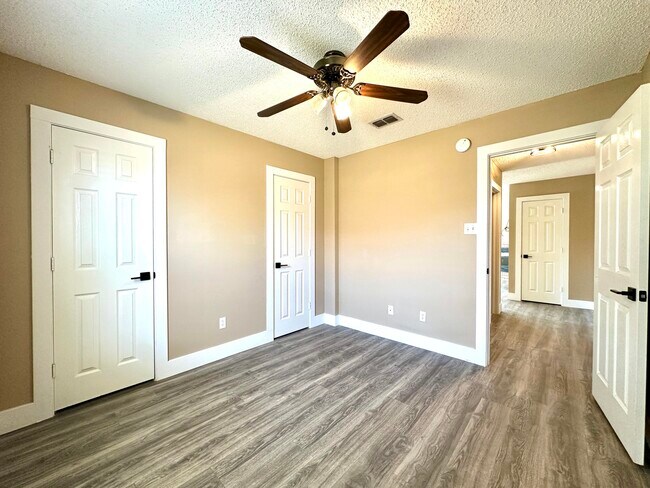 Building Photo - 6106 9th St